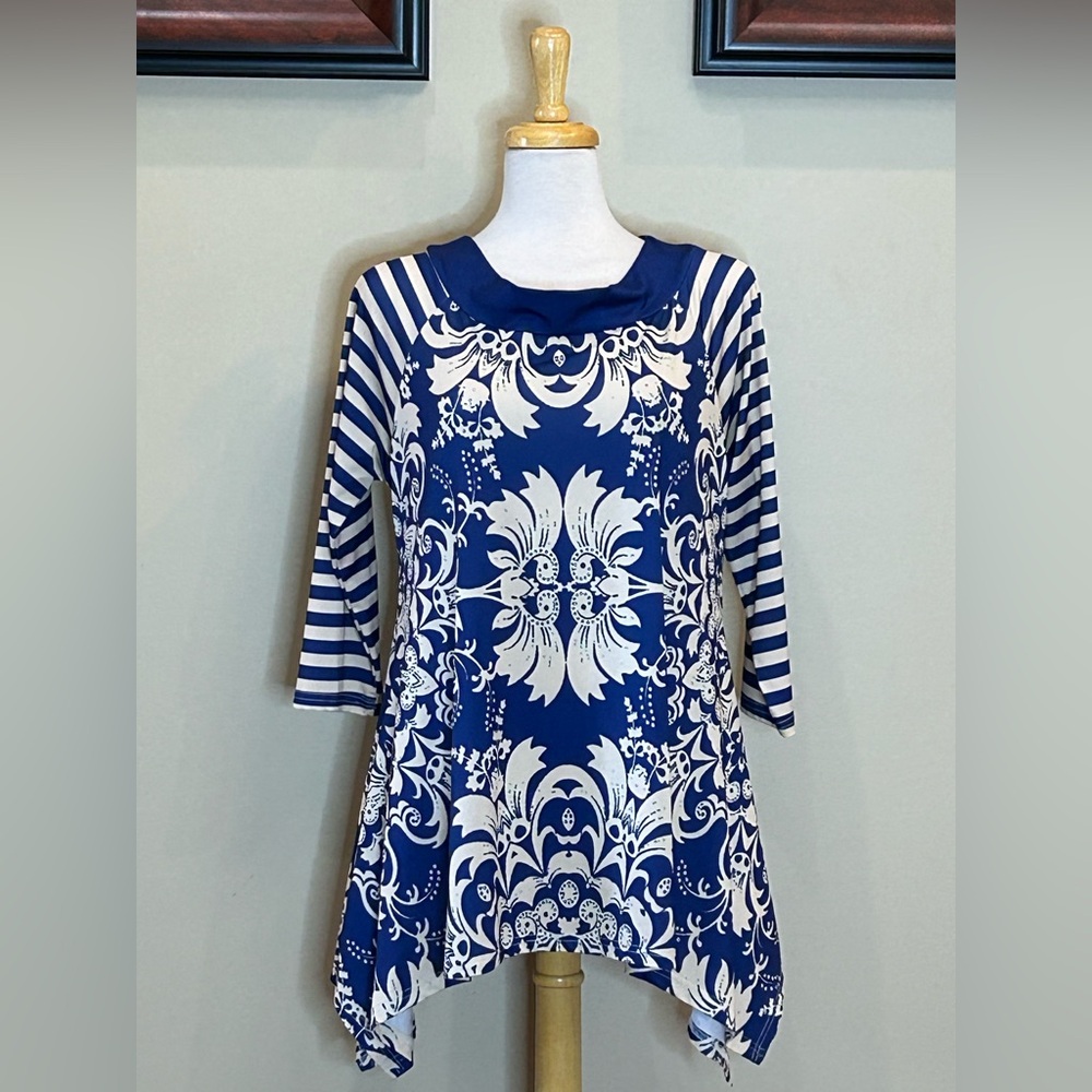 Lily by Firmiana | Blue and Cream Asymmetrical Tunic